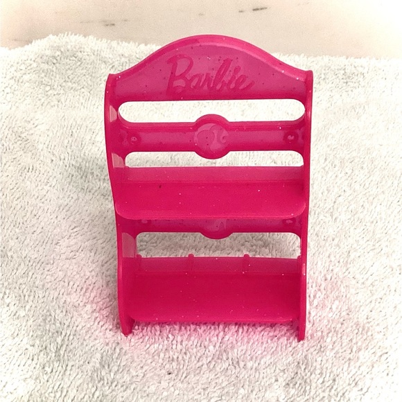 Barbie Doll Chair and Small Plastic Slelves - Picture 3 of 7